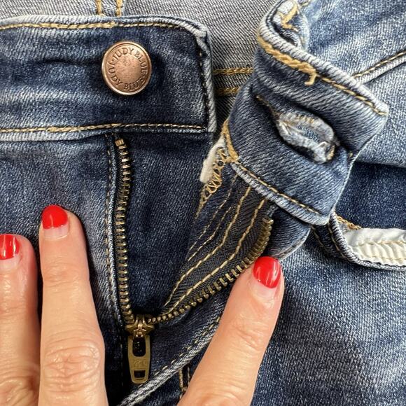 Judy Blue 7 / 28 Skinny Fit Capri Jeans Althea Mid Rise Distressed Stretch Denim - Picture 7 of 16